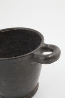 黒で塗られたスキュポス