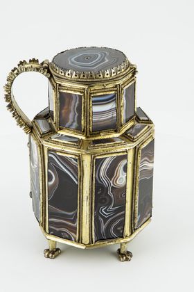 Octagonal pitcher