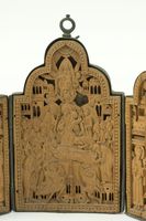 「生神女就寝」が彫られた小型の木製彫刻三連作