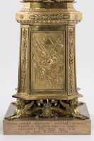 Rose ouro montada em pedestal