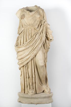 Estátua feminina