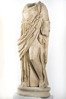 Estátua feminina