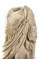 Estátua feminina