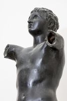 Copie de la statue appelée « L'Adorant » de Berlin