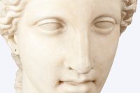 アテーナの頭部像