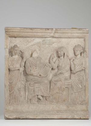 Relieve con escena de lectura