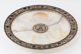 Alabaster paten with bust of Christ in enamel 